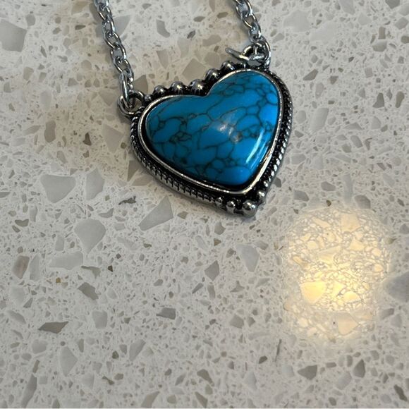 Western Style Vintage Fake Turquoise Necklace With Heart Shaped Pendant - Picture 9 of 13
